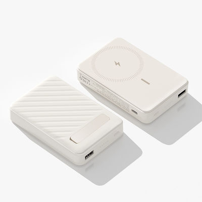 良い価格 防火磁電源バンク 5W/7.5W ポータブル磁気無線充電器 オンライン